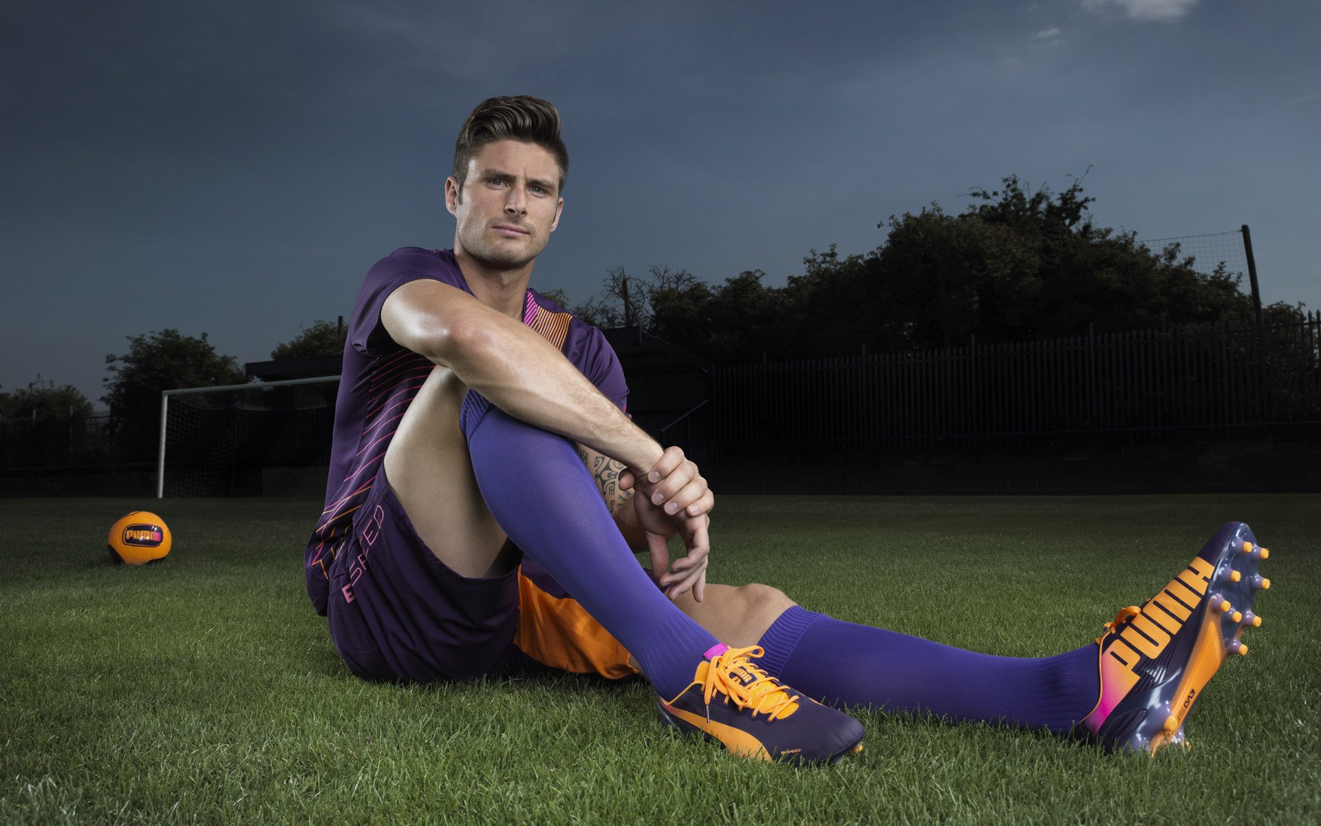 塞内加尔球员穿着毛绒护膝,时尚圈点赞“雪地潮牌”,塞内加尔模特